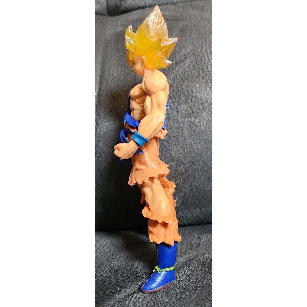 dragon ball z super saiyan son goku Bandai  2013